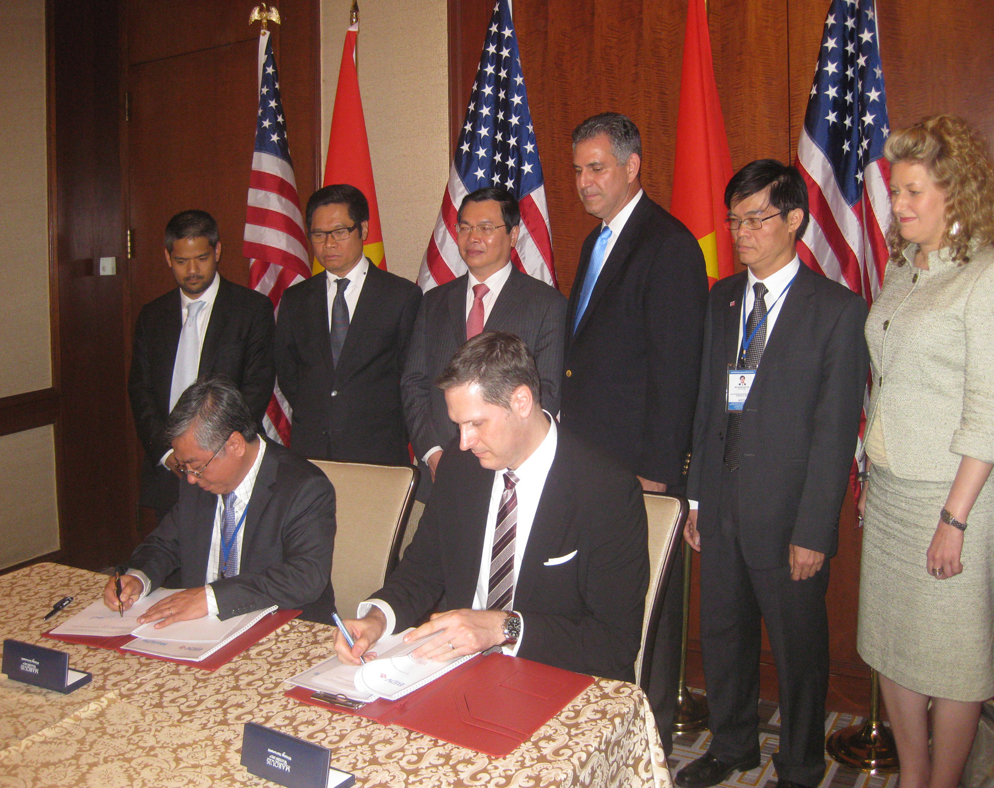 MetLife, BIDV sign agreement